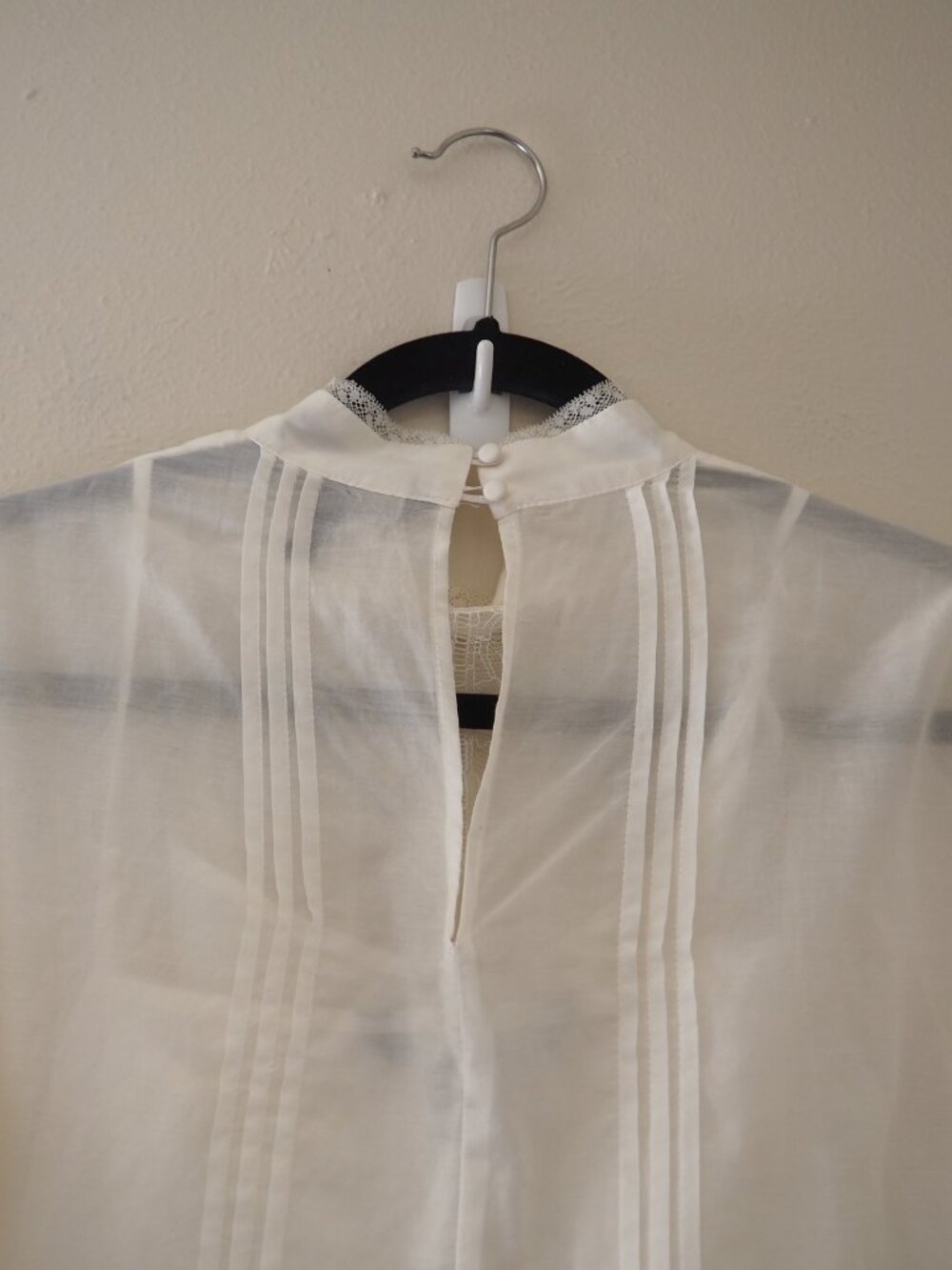White House Black Market Long Bell Sleeve Lace Blouse sz 4 - Picture 11 of 12